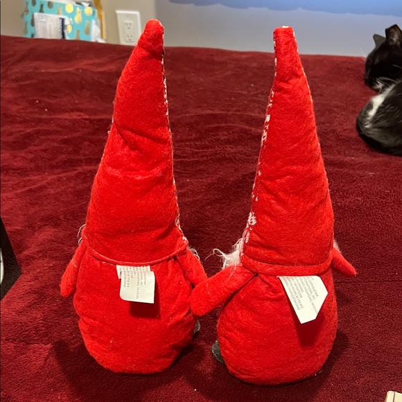 Festive Red Gnome Decor Set - Picture 4 of 5